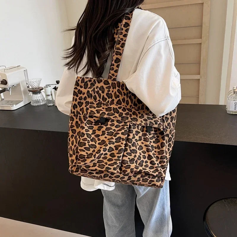 High Capacity Leopard Fashion Nylon Shoulder Bag Multi Pocket Casual Handbag Womens Bolsas Womens Selling Bag 241008