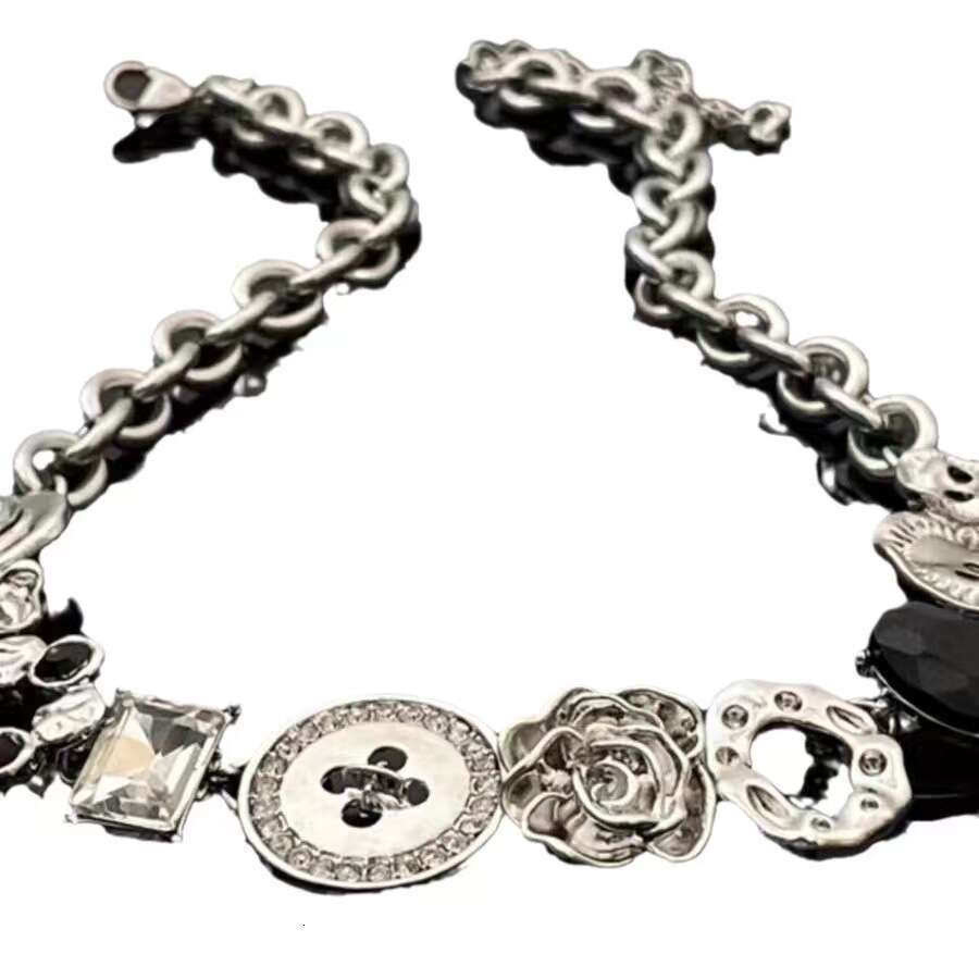 Y2k designer necklace sweet and cool white button necklace with retro and niche design high-end and exquisite collarbone chain light luxury necklace t