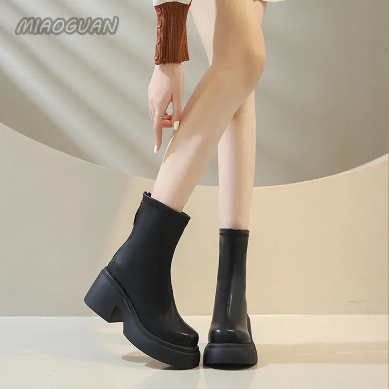 Thick soled womens boots Spring and Autumn fashion black and white womens shoes Thick high heels Round headed short vegetative state 241007