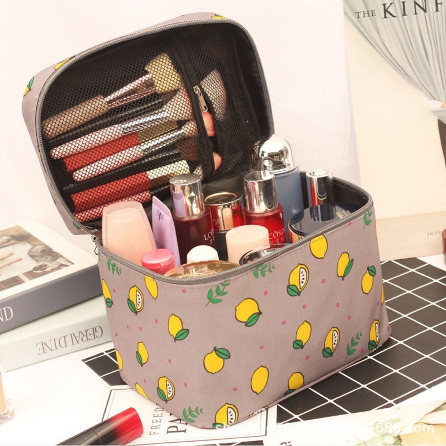 tote bag Elegant Makeup Bag with Carrying Handle Compact Beauty Pouch for Travel Essentials