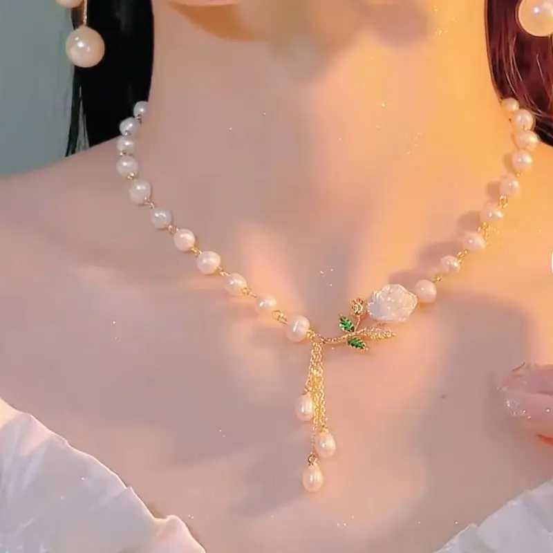 Fashion Kpop Pearl Choker Necklace for Women French Vintage Pearl Flower Pendant Elegant Clavicle Chain Bridal Wedding JewelryX241009