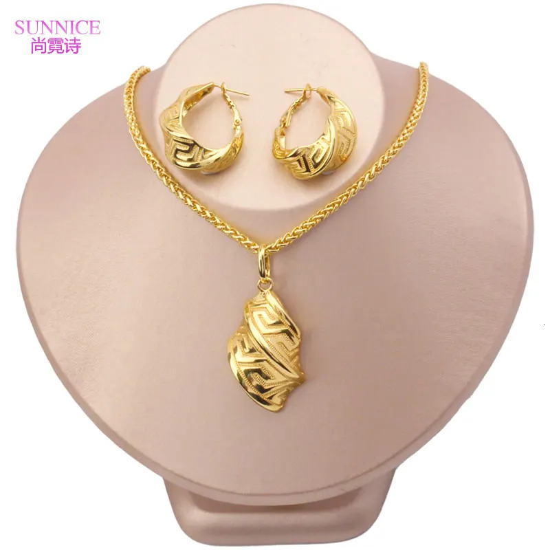 Dubai Womens Gold Jewelry Set Necklace Clip Earrings Ring Bracelet Pendant African Bridal Wedding Jewelry Set 240927