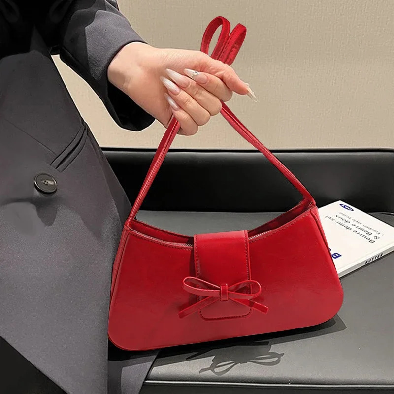 Advanced sensory retro womens underwear bag spring PU leather womens commuting shoulder bag solid small handbag 241008