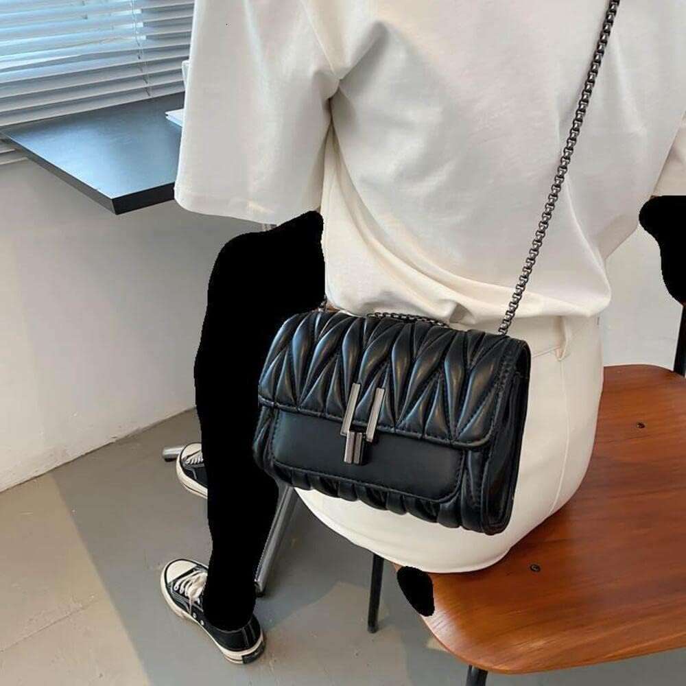 Crossbody Purse Hanbella Women Cute Quilted Leather Shoulder Bag with Gold Chain Strap for Teen Girls - Womens Clutch s