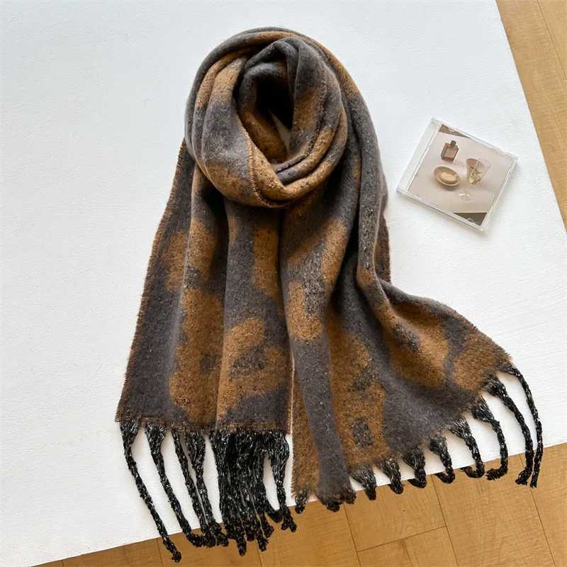 Scarves 2024 Autumn Winter Womens Leopard print Cashmere Scarf Thickened Warm Shawl Fashion Pashmina Tassel Blanket Bandana H241010