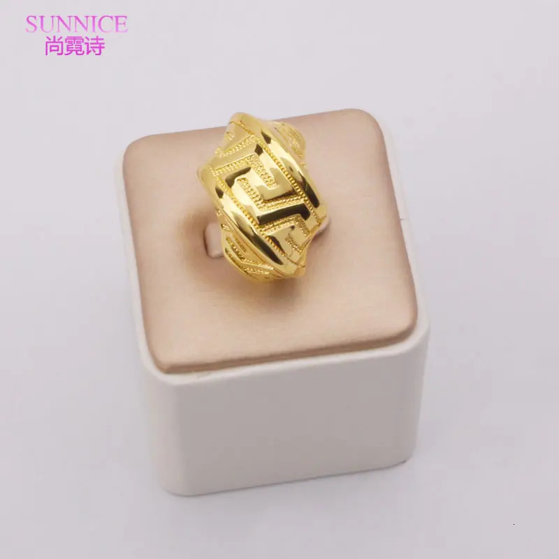 Dubai Womens Gold Jewelry Set Necklace Clip Earrings Ring Bracelet Pendant African Bridal Wedding Jewelry Set 240927