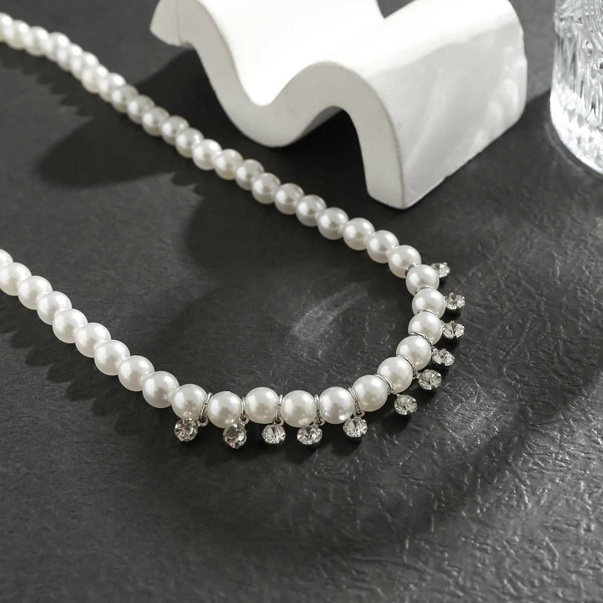Imitation Pearl Beads with Shiny Rhinestones Choker Necklace for Men Trendy White Beaded Chains Collar 2023 Fashion Neck JewelryX241009