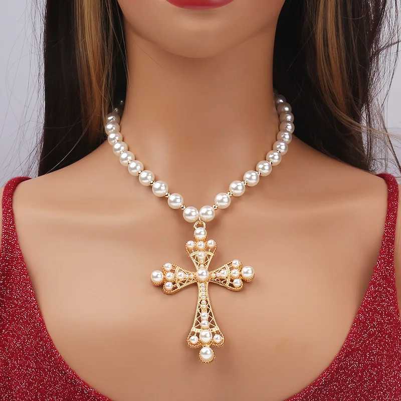 New Exquisite Personalized Fashion Hip-Hop Cross Imitation Pearl Versatile Necklace Jewelry For Women Jewelry Gift WholesaleX241009