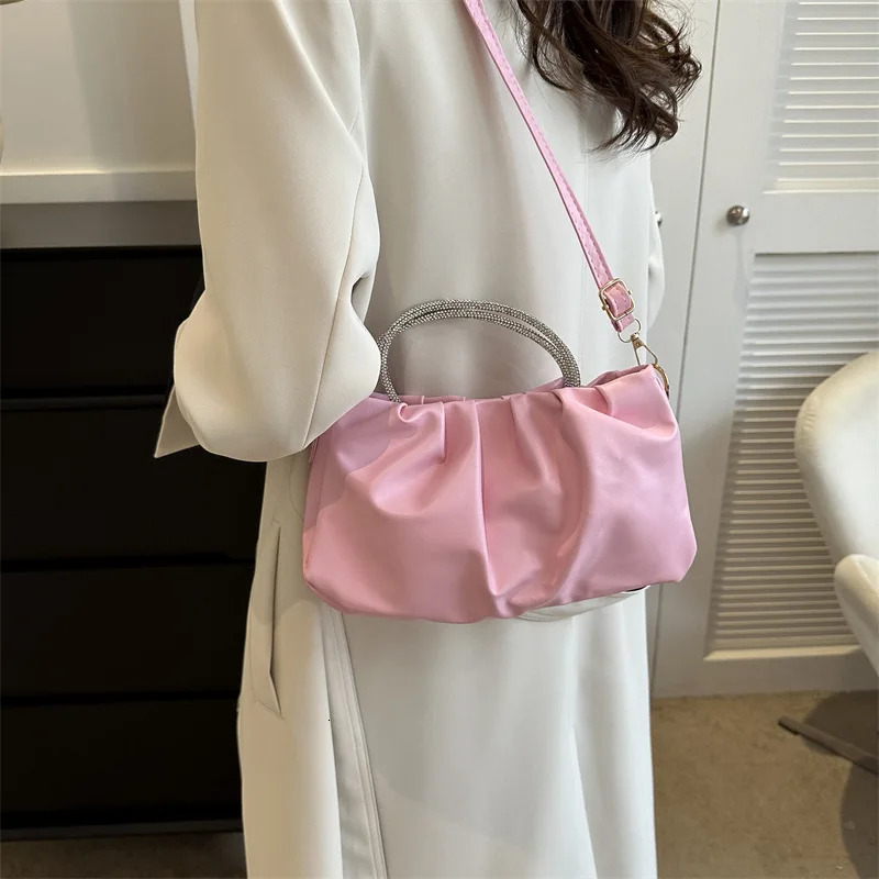 Niche n Messenger Bag Personalized Simple Handbag Small Square Summer Trend Womens 241008