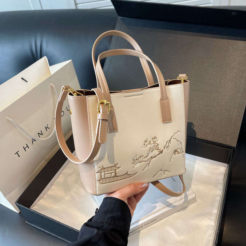 Chinese style embroidered patchwork single shoulder for women 2024 new high appearance, small fresh and fashionable, versatile hand-held crossbody bag