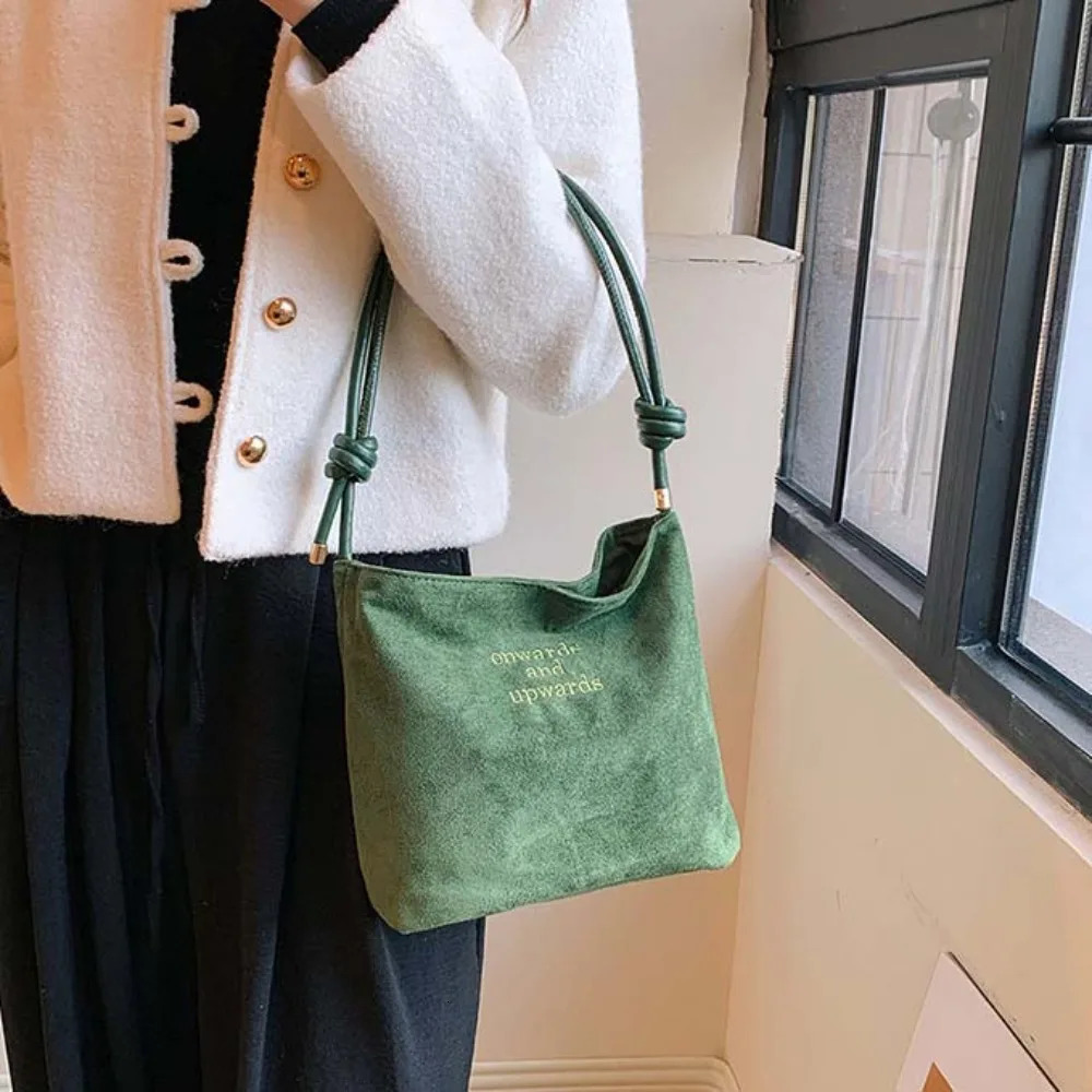 Large capacity womens suede bag magnetic buckle bucket bag velvet PU handbag adjustable shoulder strap retro texture matte shoulder bag 241008