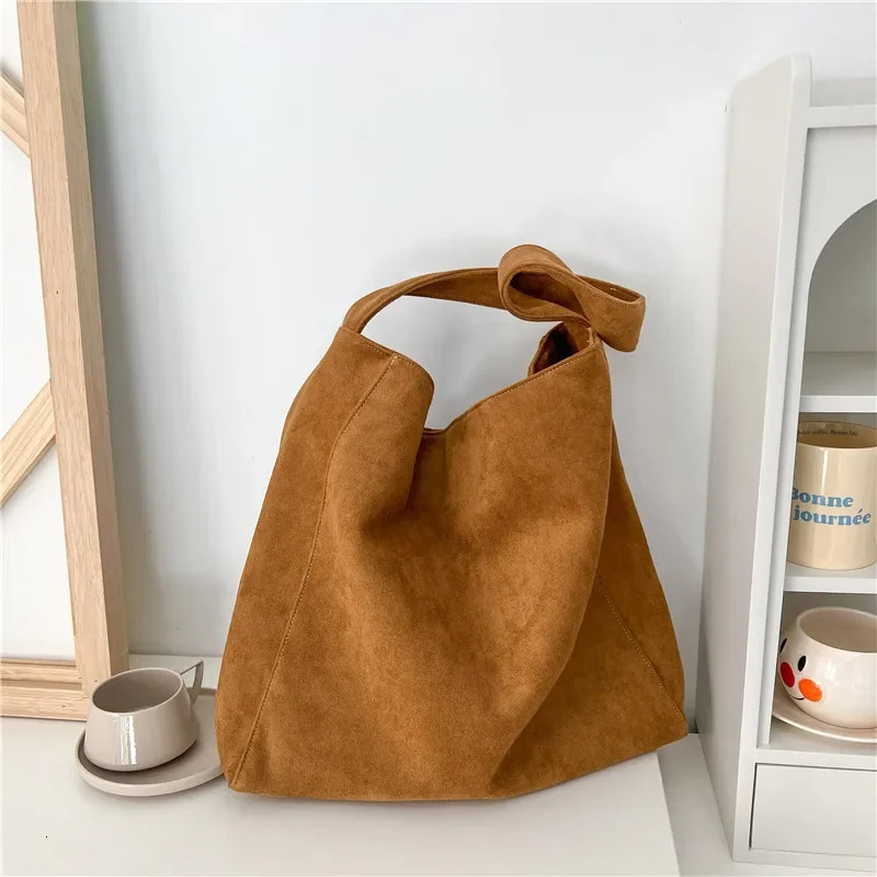 Wool material selling shoulder bag solid color buckle casual handbag large capacity soft and simple horizontal bag 241008
