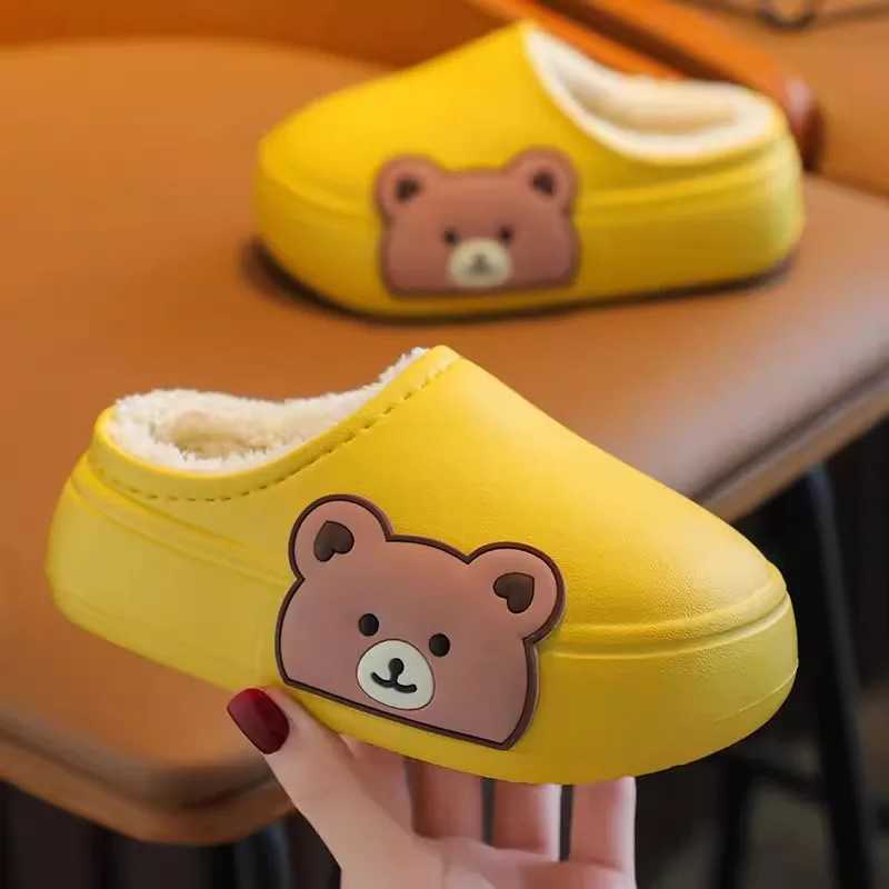 Slipper Childrens cotton slippers with waterproof and non slip heel thick sole with fleece autumn and winter leather surface S2412231