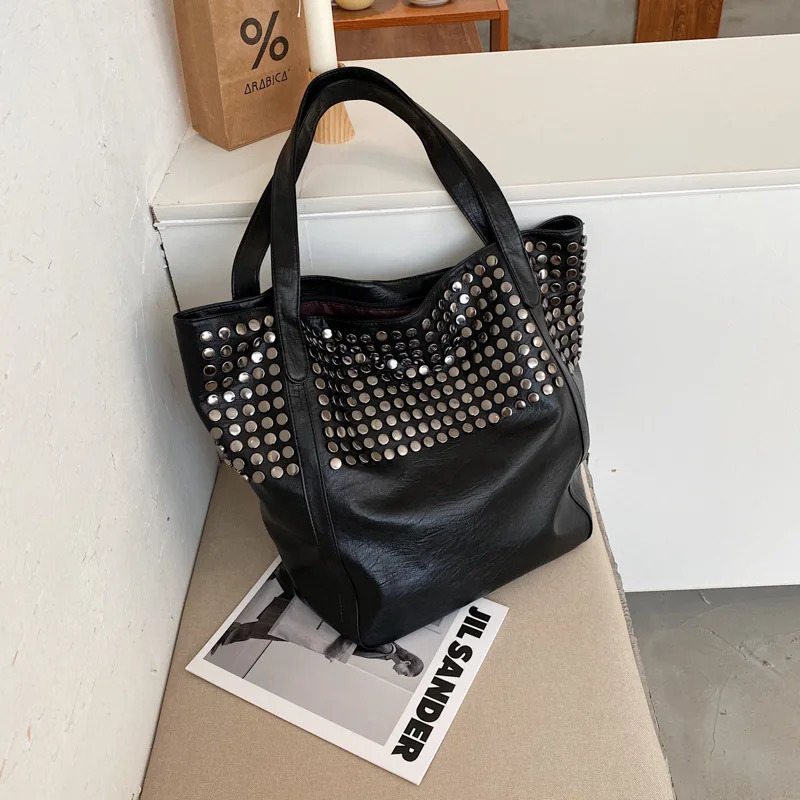Womens capacity shoulder bag rivet soft leather handbag womens Pu large capacity shopping handbag casual tote bag 241008