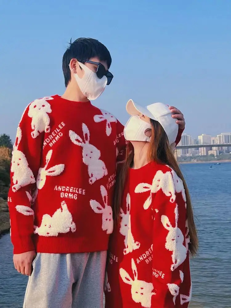 Retro loose red knitted sweater for men cartoon rabbit Shin Harajuku knitted latte winter jumping hip-hop couple excessive jumping 241007