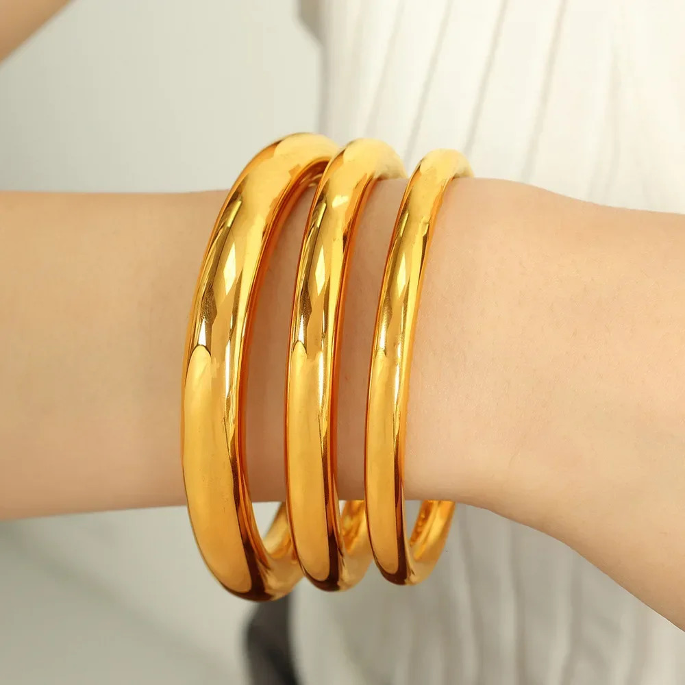 Classic jewelry couple bracelet simple 5-10mm thick smooth surface mother gift 18k gold-plated stainless steel bracelet 241007