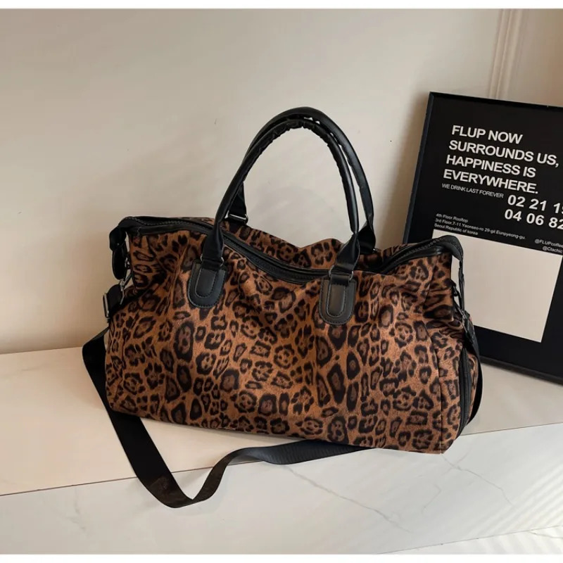 Shoulder bag autumn/winter niche retro minimalist handbag 241008