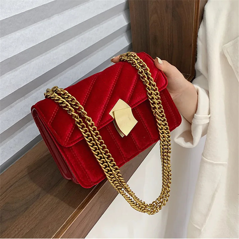 handbag womens bag er shoulder bag retro velvet chain evening clutch bag letter making cross body bag 241008