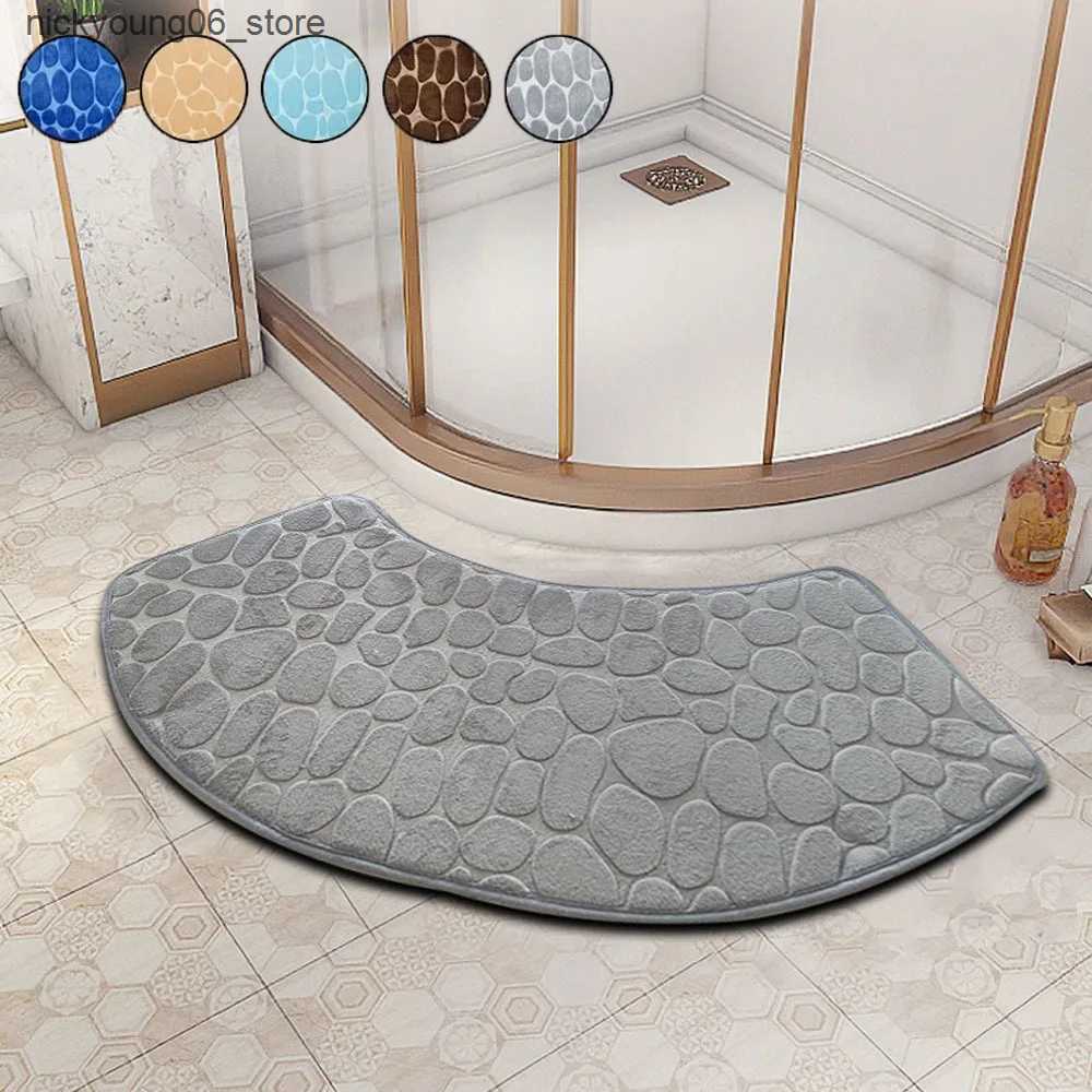 Non-Slip Bath Mats Bathroom Mat Curve Foot Mat Pebble Em Carpet Curved Bath Mats Non-slip Absorbent Bathroom Floor Toilet Mats Curved ShowerMat L24091