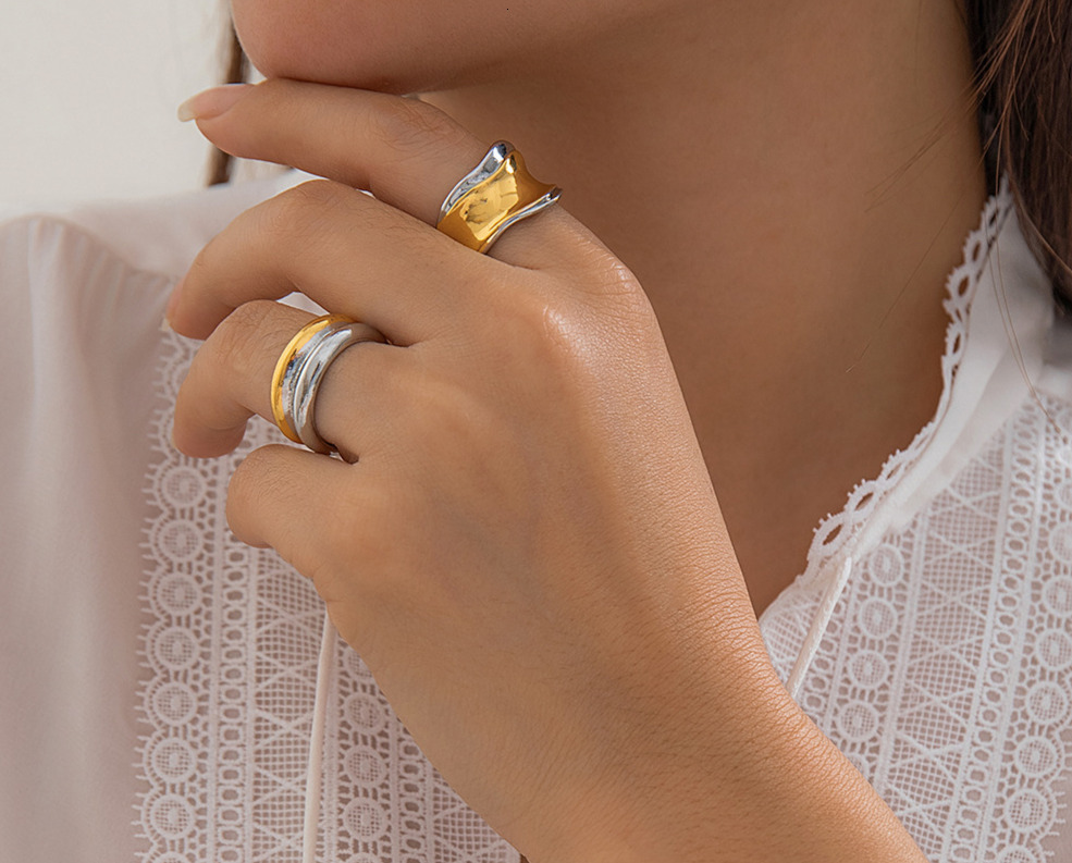 Personalized mixed color metal ripple ring bracelet with irregular and exaggerated three-dimensional rings
