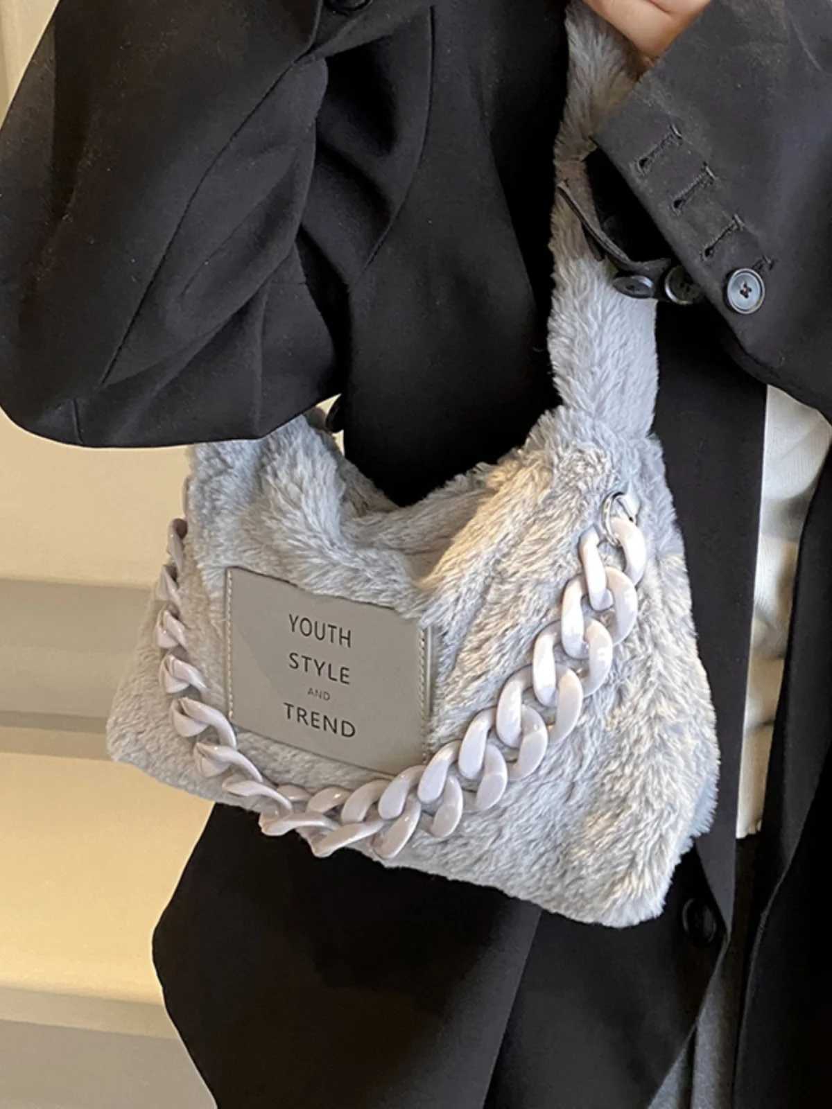 Autumn Winter Niche Design Plush Velvet Bag for Women 2024 New Popular Crossbody Furry Shoulder Underarm 241010