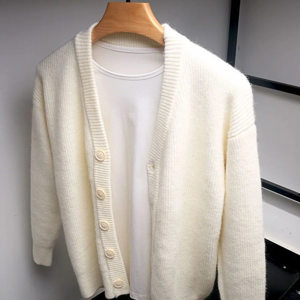 Fashionable retro cardigan mens knitted long sleeved sweater spring and autumn solid color jacket loose sweater 241007