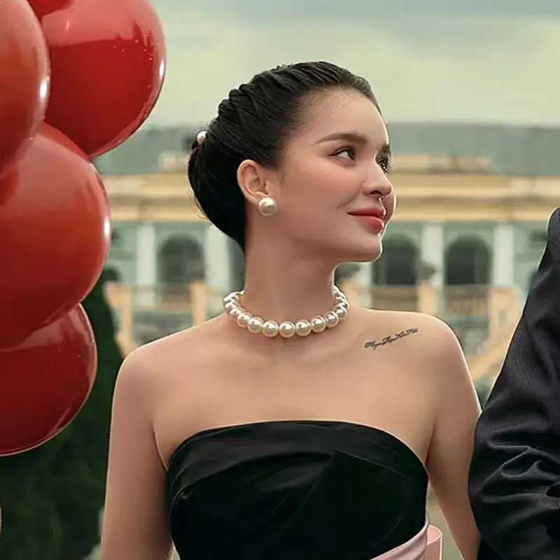 Charming Bridal Wedding Wearing Large White Pearl Necklace Classic Retro Hepburn Style Short Beaded Chain Exaggerated ChokersX241009