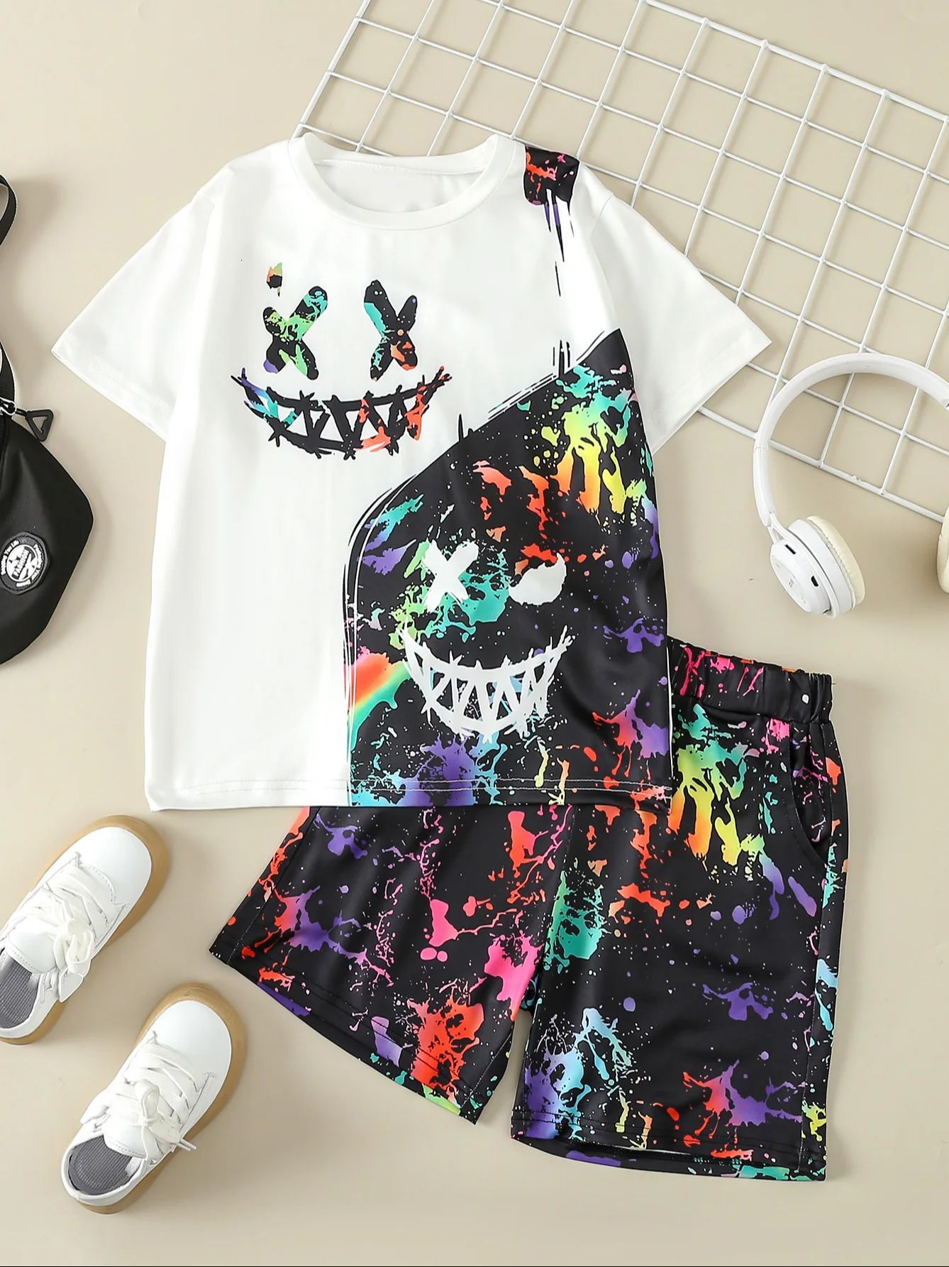 2024 Personalized Trendyy Boys' White Background Splicing Smiley Face With Full Colorful Smudged Shorts Suitable For Outdoor Leisure And Play