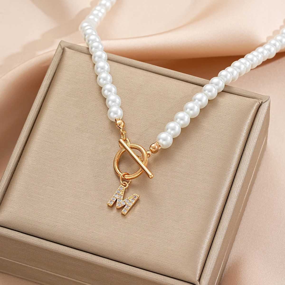 Fashion A- Z Letters Necklaces for Women Gold Color Initial Pendant Pearl Chain English Letter Neckalces Jewelry Alphabet GiftsX241009