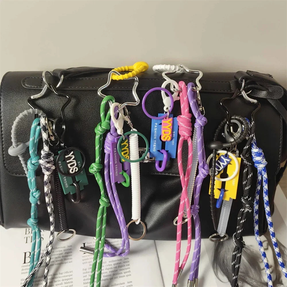 Creative Trend Letter Keychain Color blocked Weaving Rope Hanging Decoration Mens and Womens Bag Pendant 241008 bdd6