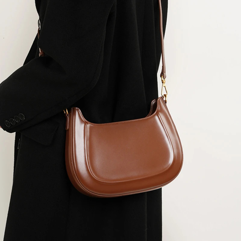 Hifashion genuine leather underwear womens bag trend half moon horizontal wallet saddle womens handbag 241008