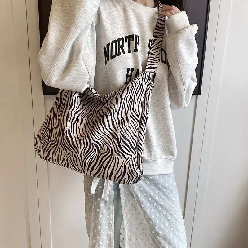 Korean Lazy Style Leopard Print Cloth Bag casual womens clothing fashion version and lightweight shoulder bag messenger bag 241008