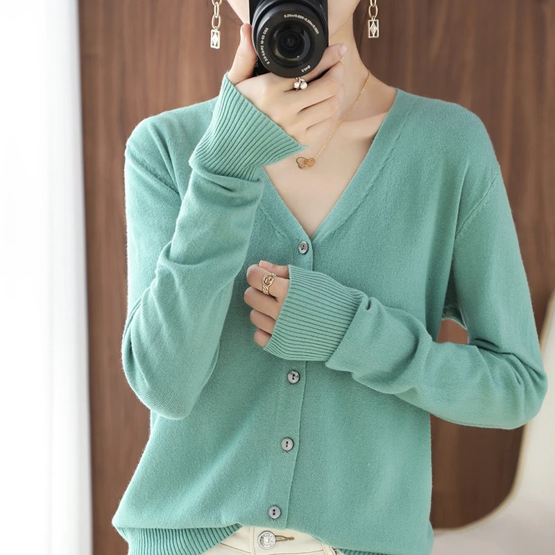 2023 Spring And Autumn Female VNeck Knitted Cardigan Short Coat Sweater Simple Versatile Fashion Small Outside 240924
