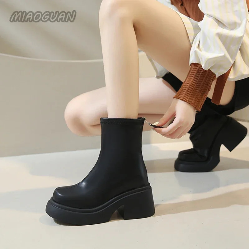 Thick soled womens boots Spring and Autumn fashion black and white womens shoes Thick high heels Round headed short vegetative state 241007