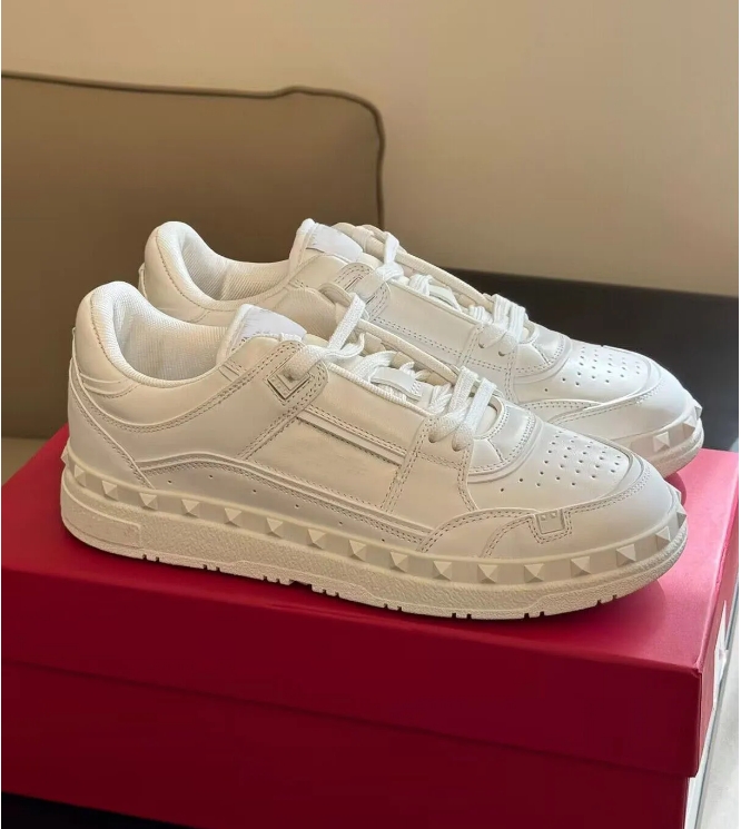 Spring ONE STUD XL low top sneaker Catwalk Womens Designer Casual Shoes Flatform rubber sole with low relief Maxi stud detail Mens leather sneakers 35-45
