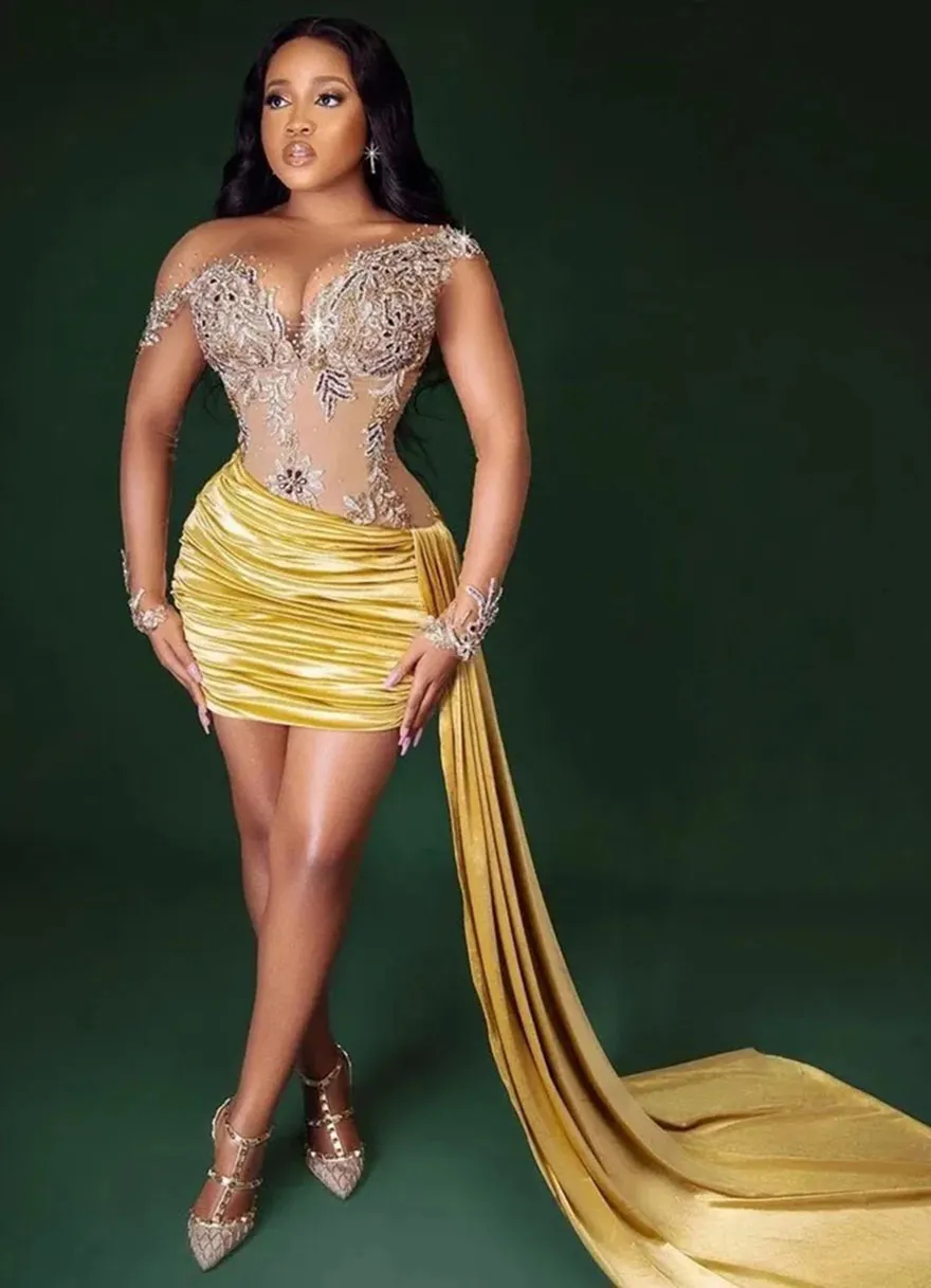 Mini Short Sheath Prom Dresses Long Sleeves Gold Pleats Cocktail Party Gown For Women Lace Appliques Skin Lining Top Modern Birthday Special Occasion 