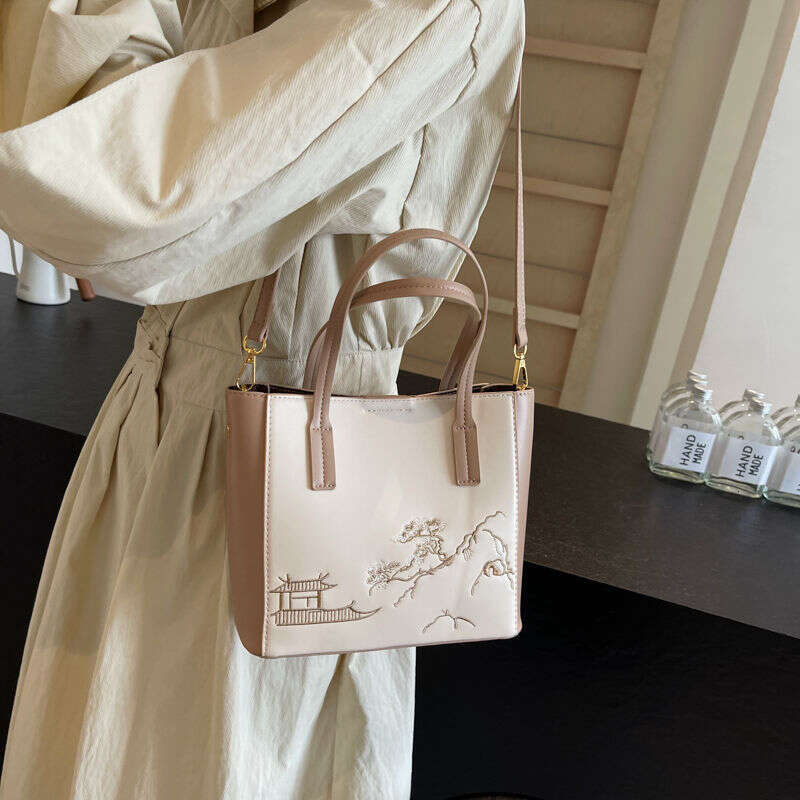 Chinese style embroidered patchwork single shoulder for women 2024 new high appearance, small fresh and fashionable, versatile hand-held crossbody bag