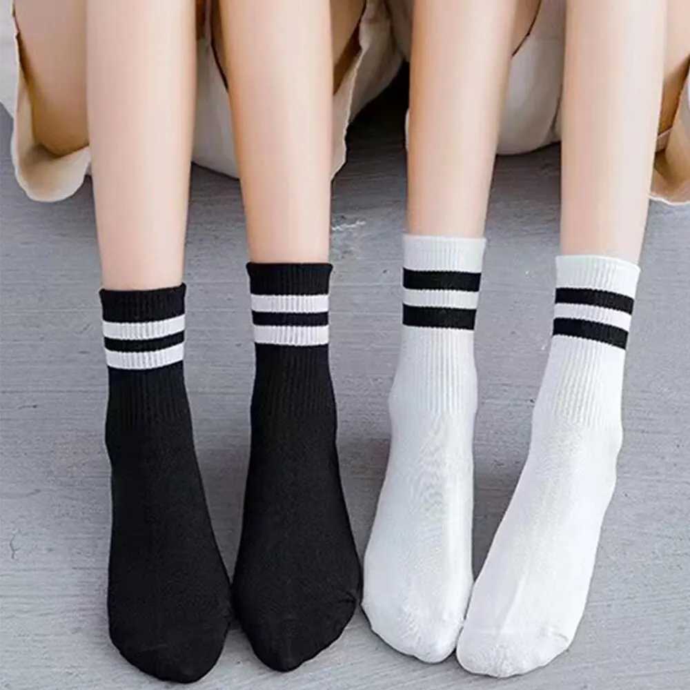 5 pairs of womens mid length socks with solid color parallel stripes Simp Fashionab sweatshirt Absoing high-quality womens socksW241010