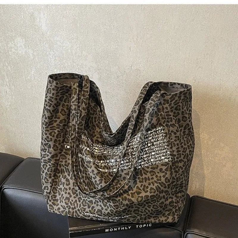 Autumn and winter large capacity womens bag Korean leopard print canvas shopping bag Ins casual lazy shoulder handbag 241008