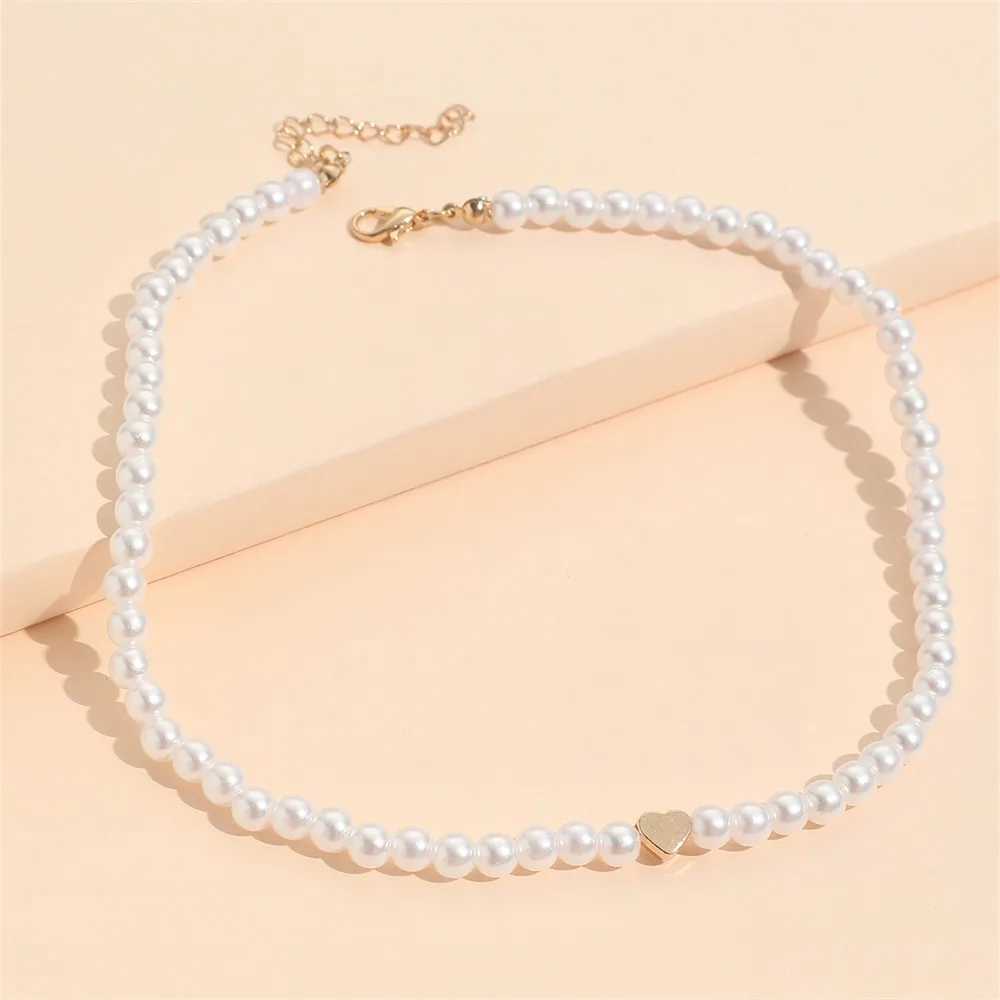 Elegant Love Pendant Clavicle Chain New Heart Imitation Pearl Temperament Necklace Vintage Short Chain Necklace WomenX241009