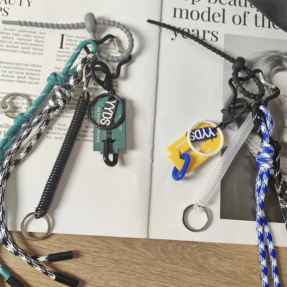Creative Trend Letter Keychain Color blocked Weaving Rope Hanging Decoration Mens and Womens Bag Pendant 241008 bdd6