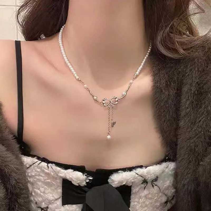 Fashion Pearl Bow Pendant Necklaces for Women Girls Luxury Hollow Bowknot Tassel Clavicle Chain Necklaces Wedding Jewelry GiftsX241009