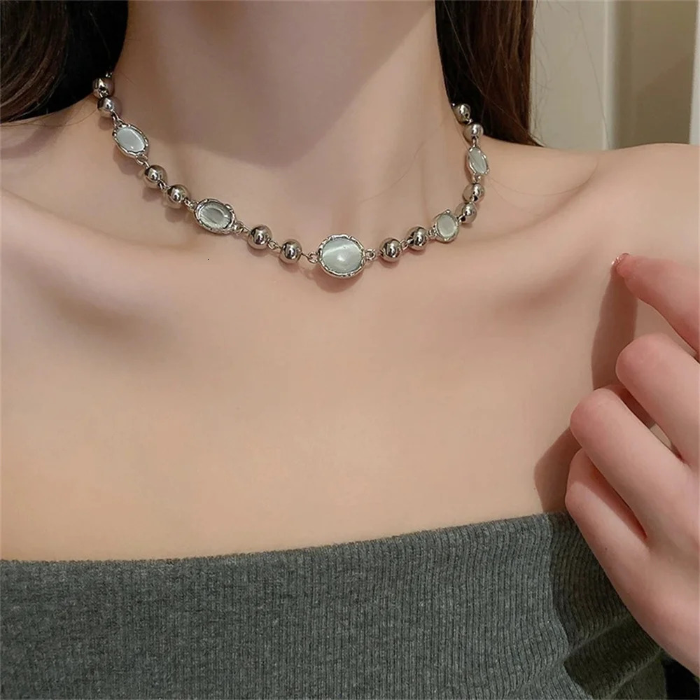 Vintage Crystal Opal Pendant Liquid Metal Necklace for Women Clavicle Chain Geometric Irregular Choker Y2K Jewelry Accessories 241009