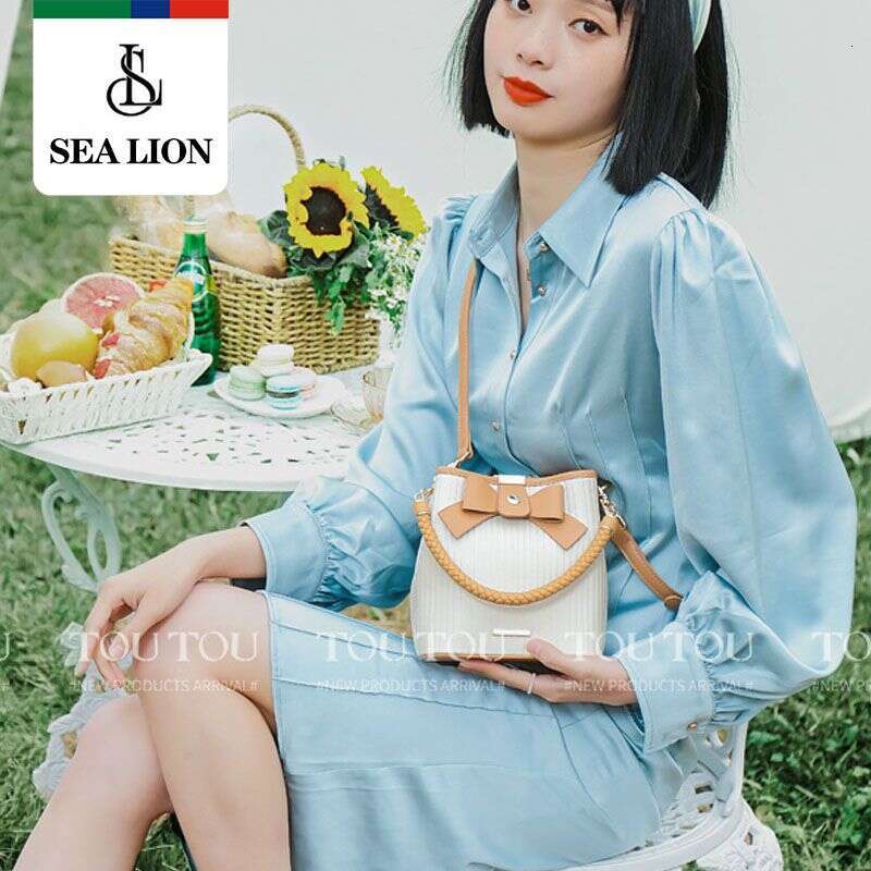 SEA LION handbag women's 2023 new pleated hand-held shoulder crossbody large capacity bucket bag trend