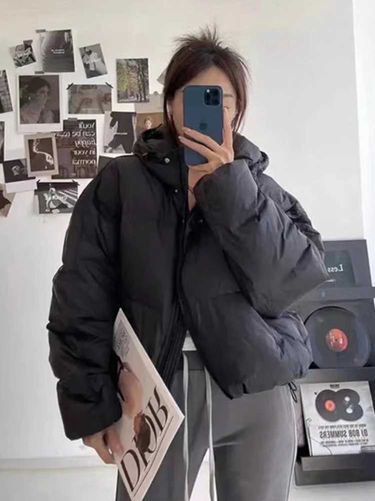 Men's Down Parkas 2024 Winter Womens Short Jacket Thick Hooded Cotton Apron Womens Loose Puff Park Womens Ultra Light Warm Casual Coat Y241009AIY