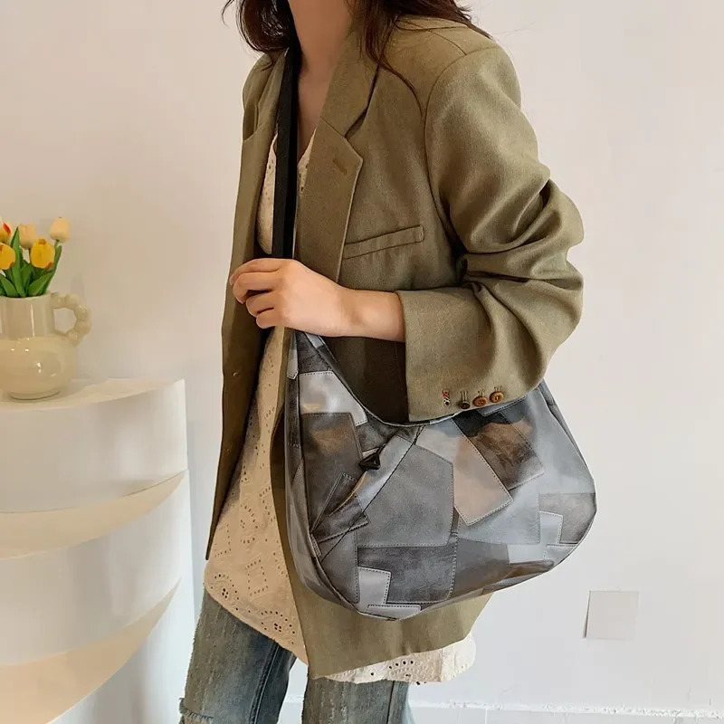 Leisure splicing large capacity womens bag summer simple shoulder bag texture lower arm handbag 241008