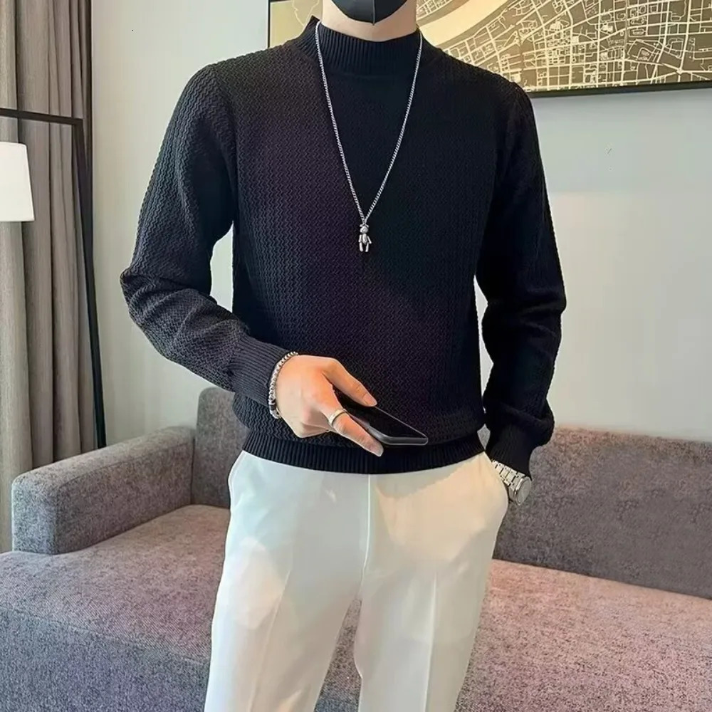 White Knitwear Korean long sleeved autumn and winter sweater fashionable Harajuku top casual fully matched mens underwear 241007