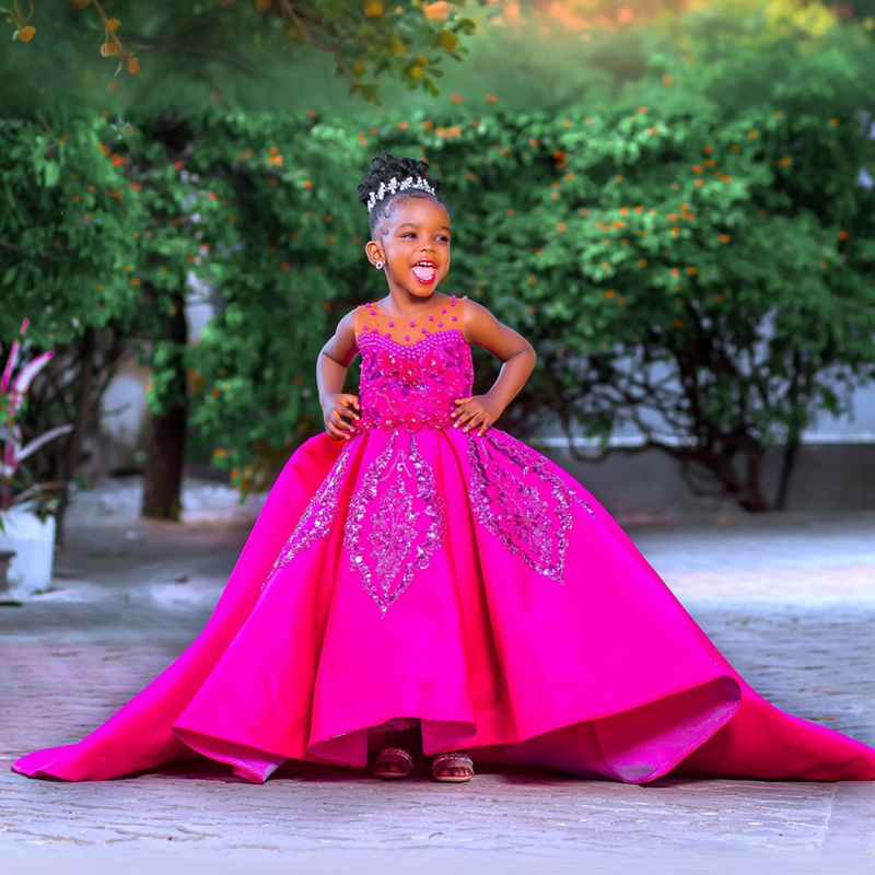 2024 Fuchsia Flower Girl Dresses Children Birthday Dress Illusion Sheer Neck Appliqued Beaded Lace Tiered Tulle Princess Queen Ball Gown For Marriage 