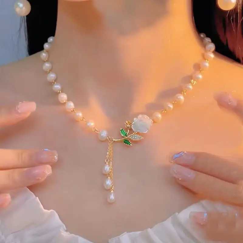 Fashion Kpop Pearl Choker Necklace for Women French Vintage Pearl Flower Pendant Elegant Clavicle Chain Bridal Wedding JewelryX241009