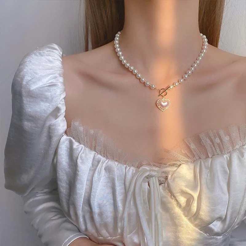 Retro Elegance Pearl Chain Necklace For Women Fashion Rose Flower Necklace Gold Color Choker Butterfly Clavicle Chain JewelryX241009